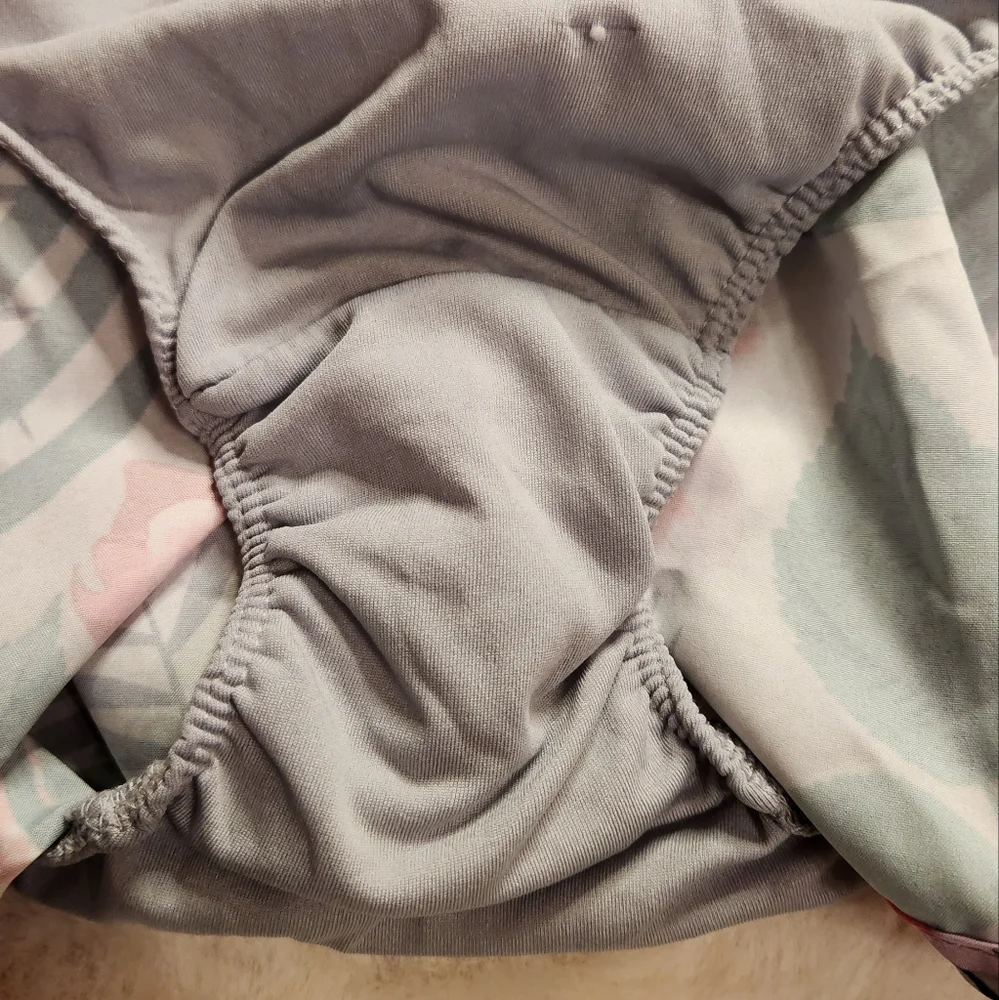 Old Navy Active Hawaiian Go-Dry Running Shorts Size XS - Picture 11 of 16